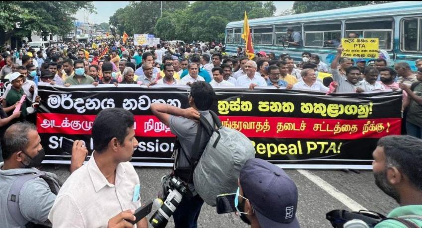 Colombo mass protest ends at the Police blockade